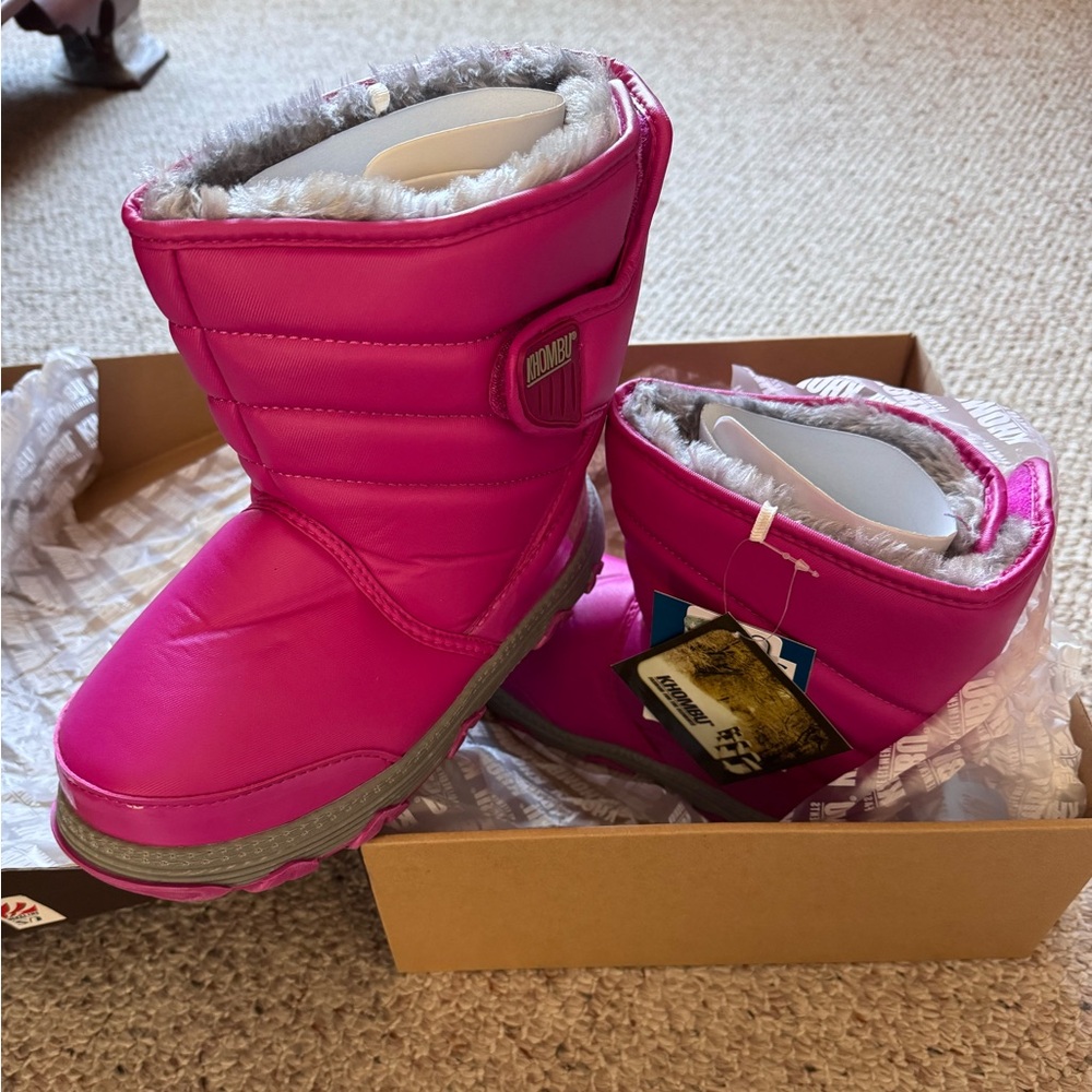 Khombu Juniper Snow Boot (Big Kid, size 6), Color: Fuchsia. Brand new in box!